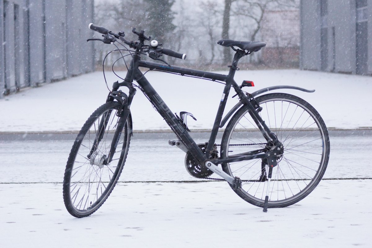 fahrradfahren-winter Fahrradfahren im Winter - Fahrrad im Schnee